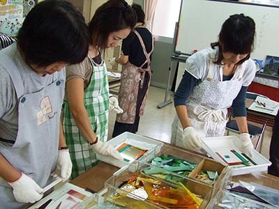 ステンドグラスの自由制作の出張教室